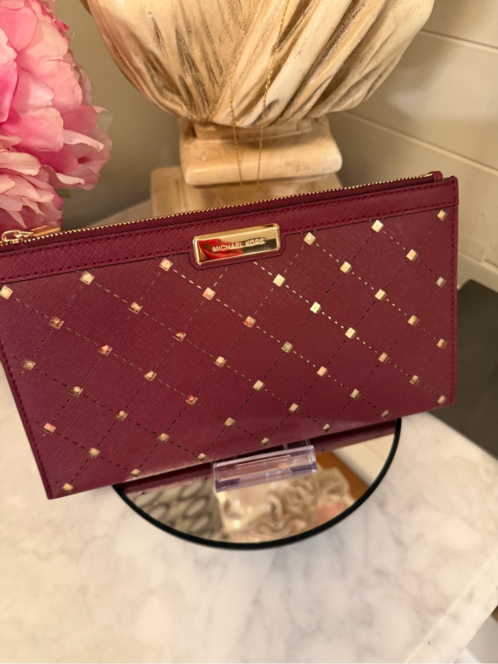 MICHAEL NWOT GORGE Michael Kors Wine + Gold Diamond pattern Zip Wristlet Clutch